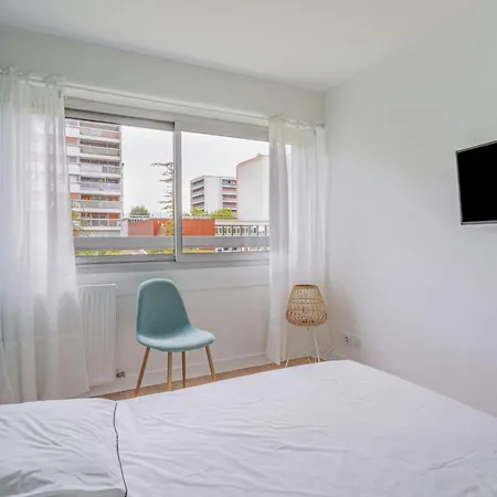 Luminous Vue Seine- Paris 15min Apartment *